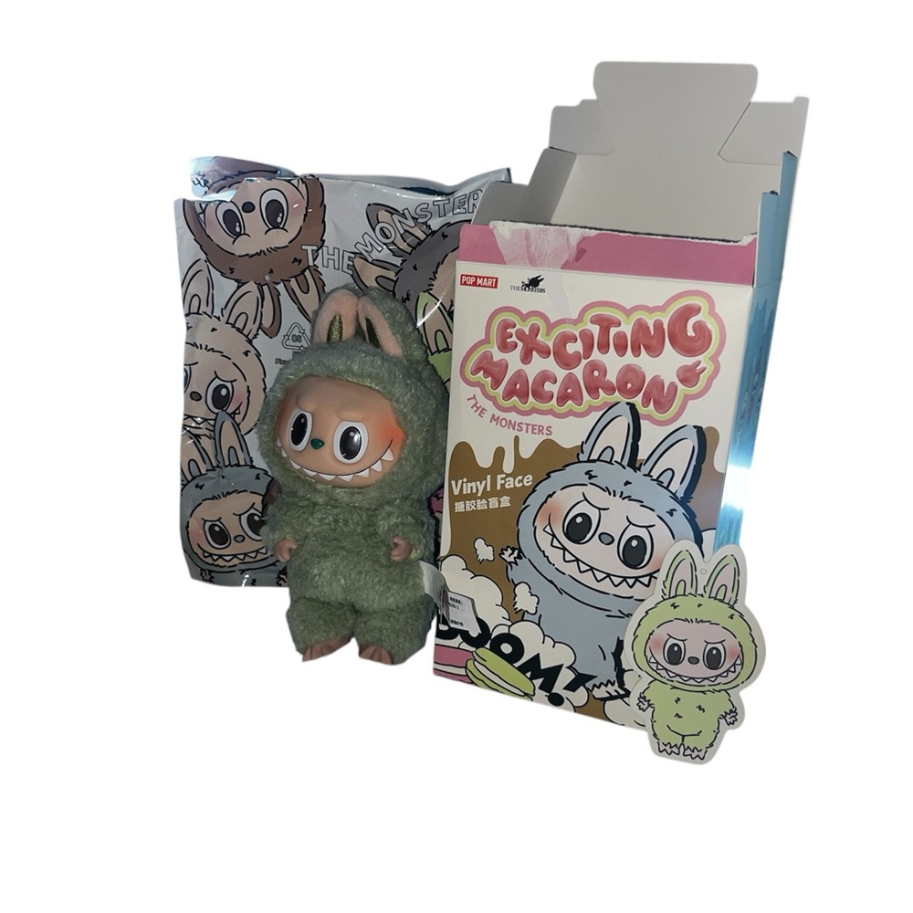 Exciting Macarons Vinyl Face Figure